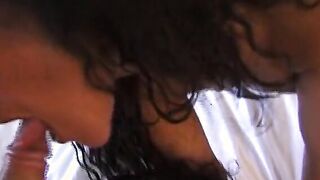 Locken MILF testet neues Spielzeug im Hotelzimmer