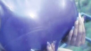 Pvc sex Bombshell is into the middle of three-way blowing cock