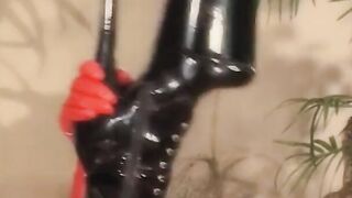 Ebony women gets on her knees to offer BLOWJOB and got banged