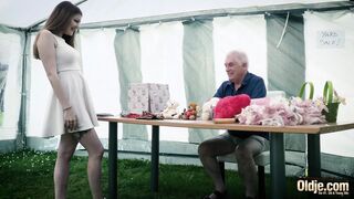 Sexsual 18 gets banged hardcore by mature grandpa