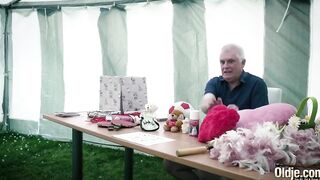 Sexsual 18 gets banged hardcore by mature grandpa