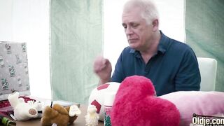 Sexsual 18 gets banged hardcore by mature grandpa