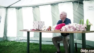Sexsual 18 gets banged hardcore by mature grandpa