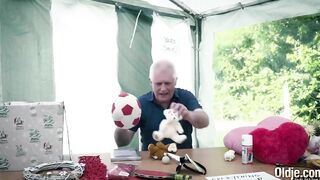 Sexsual 18 gets banged hardcore by mature grandpa
