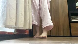 I love when you watch on my beauty foot