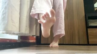 I love when you watch on my beauty foot