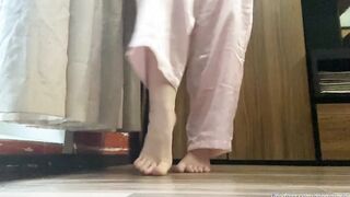 I love when you watch on my beauty foot