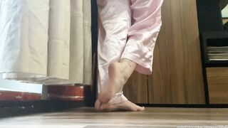 I love when you watch on my beauty foot