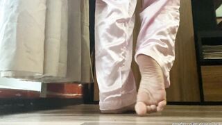 I love when you watch on my beauty foot