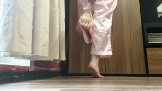 I love when you watch on my beauty foot