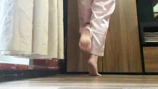 I love when you watch on my beauty foot