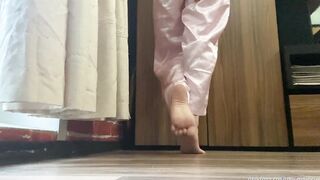 I love when you watch on my beauty foot