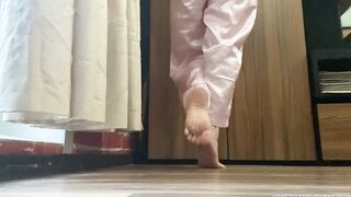 I love when you watch on my beauty foot