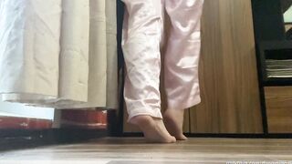 I love when you watch on my beauty foot