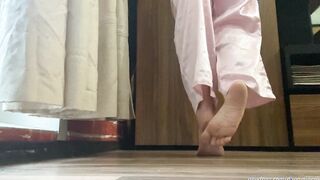 I love when you watch on my beauty foot
