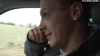 Versaute Anhalterin im BumsBus mitgenommen und gebumbst