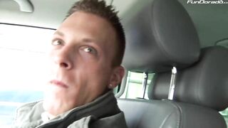 Versaute Anhalterin im BumsBus mitgenommen und gebumbst