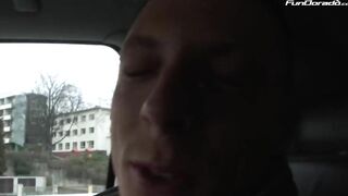Versaute Anhalterin im BumsBus mitgenommen und gebumbst