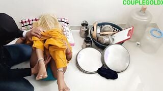 Bartan lelo bahut Shasta hai nahi to muze ake chodo