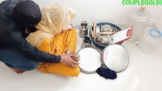 Bartan lelo bahut Shasta hai nahi to muze ake chodo