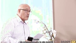 DADDY4K. Dude doesnt know all the sex tricks so GF tries dad