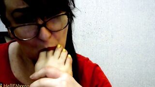 She loves suck foot