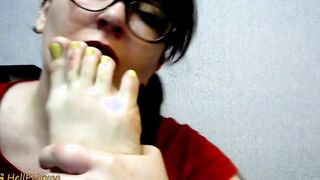She loves suck foot
