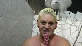 Annadevot - Spectators into the shower