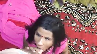 Young indian lady give an mature man a oral sex