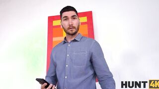 HUNT4K. Experienced stud nicely stretches Bombshell