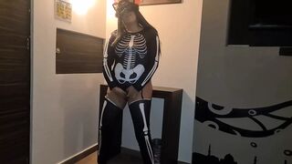 19 yo fucks without condom a stranger at Halloween party.