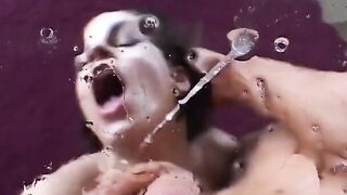 Flexible Bombshell riding a penis with her booty and gets cumshot