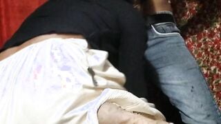 Pati ki pith pichhe patni ne Naukar se jabardasti chudwaya