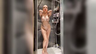 Bombshell shower