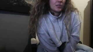 HOTTIE 18 YO SMOKE A CIGARETTE AND PERFORMANCE A BIT HER HOOTERS
