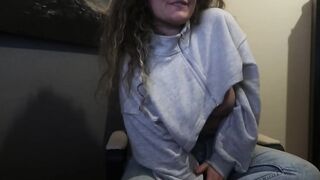 HOTTIE 18 YO SMOKE A CIGARETTE AND PERFORMANCE A BIT HER HOOTERS