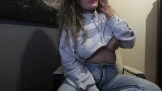 HOTTIE 18 YO SMOKE A CIGARETTE AND PERFORMANCE A BIT HER HOOTERS