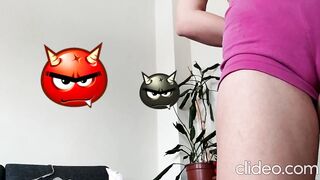 A vulgar next door shows cameltoe on camera
