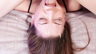 beauty Amateur women Loves Upside Down Face Fucking