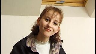 teenie Jaehrige Rothaarige braucht Taschengeld