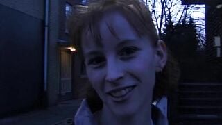 teenie Jaehrige Rothaarige braucht Taschengeld