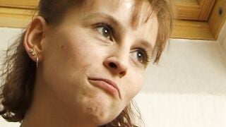teenie Jaehrige Rothaarige braucht Taschengeld