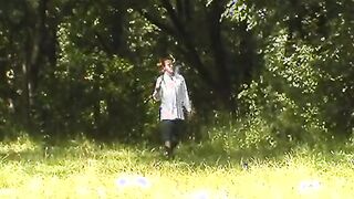 Kopftuch Schlampe inside der Wildnis geschwaengert