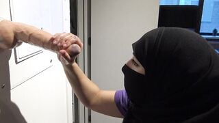 Hijab 18 vs. Long Penis
