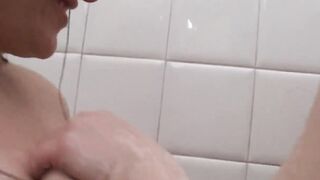 Dyke bbw into shower to make pussies enjoy