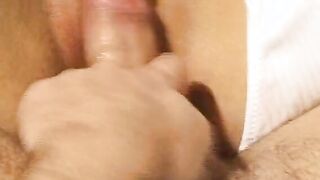 Erst der Lolly dann die Vagina Lesbo ficken krass