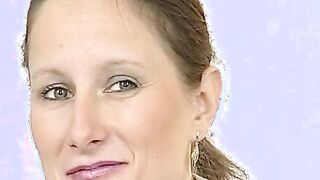 DIldoverkaufer ueberzeugt junge milf