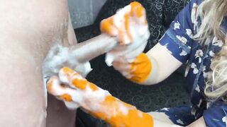Juicy hand cummed from housewife