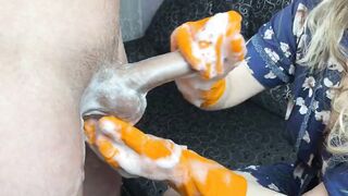 Juicy hand cummed from housewife