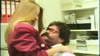 Langeweile im Buero Uschi legt Hand an
